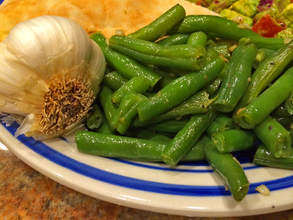 Fresh green beans with garlic and butter.